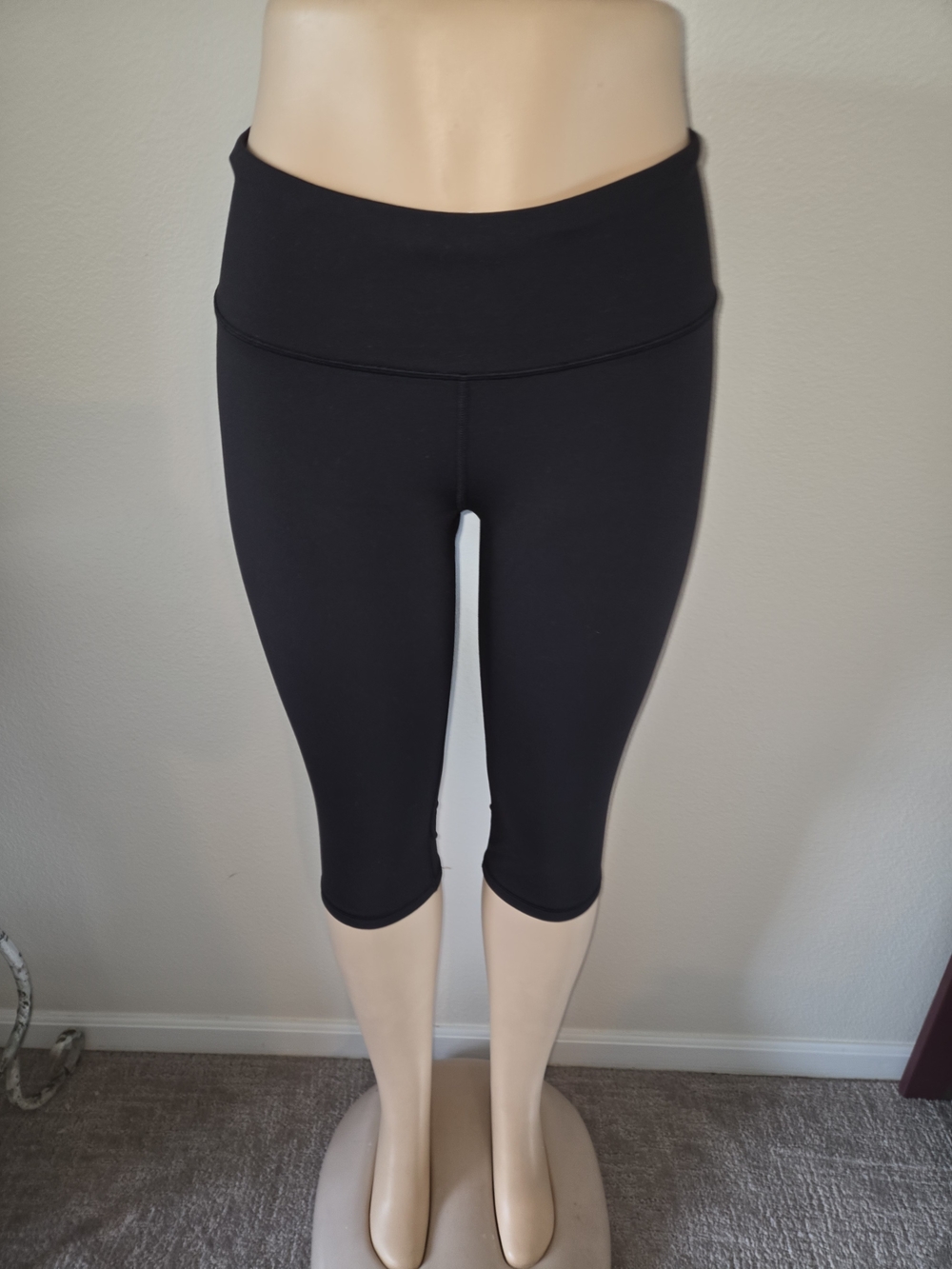 Victorias Secret Capri Leggings Size Medium